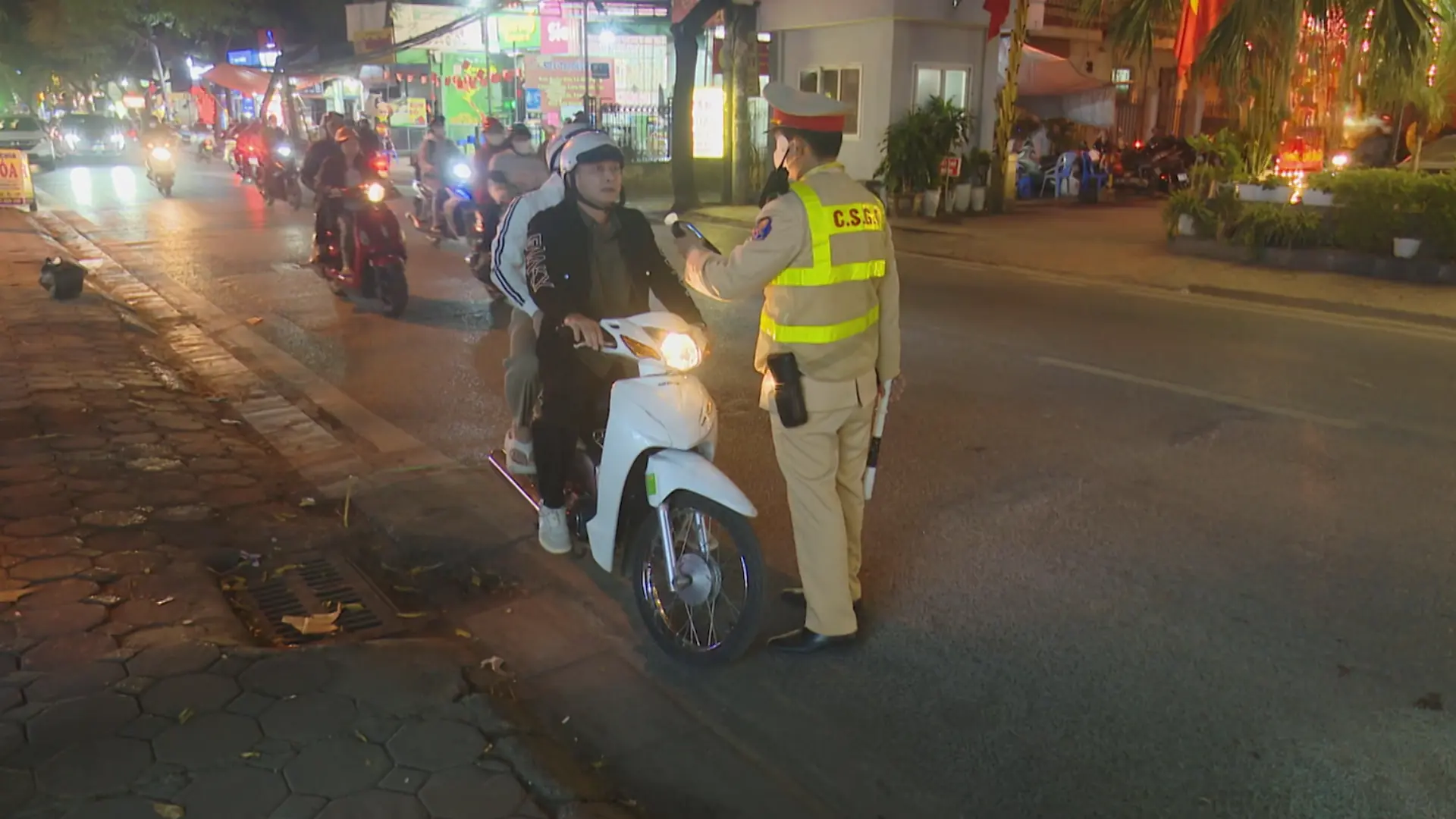 Kiểm tra đột xuất phát hiện hàng loạt vi phạm nồng độ cồn 